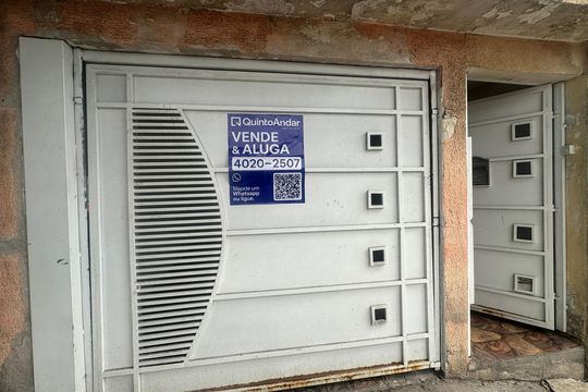 Fachada de casa à venda com 3 quartos, 190m² em Jardim Silveira, Barueri