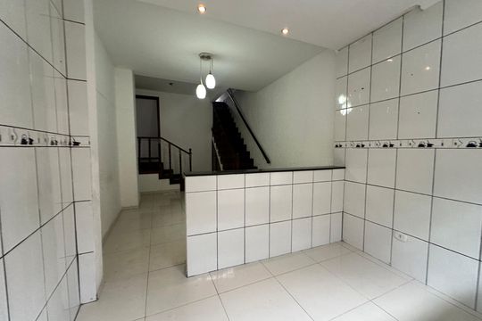 Cozinha de casa à venda com 3 quartos, 190m² em Jardim Silveira, Barueri