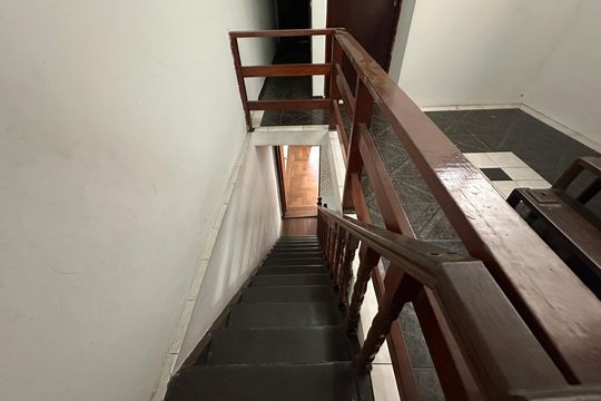 Escada de casa à venda com 3 quartos, 190m² em Jardim Silveira, Barueri