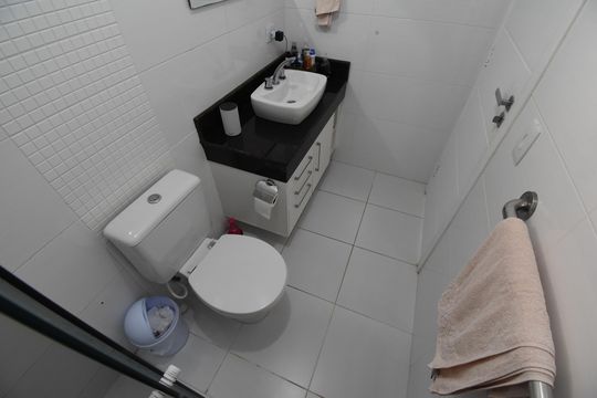Banheiro 2 de casa para alugar com 3 quartos, 120m² em São Lourenço, Curitiba