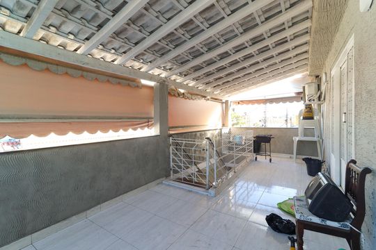 Varanda de casa para alugar com 3 quartos, 100m² em Realengo, Rio de Janeiro