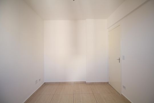 Quarto 2 de apartamento para alugar com 2 quartos, 72m² em Jardim Maria Rosa, Taboão da Serra
