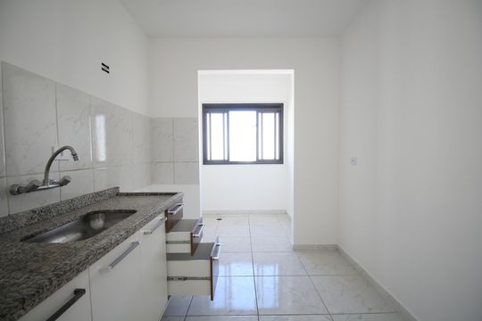 Cozinha de apartamento para alugar com 2 quartos, 72m² em Jardim Maria Rosa, Taboão da Serra