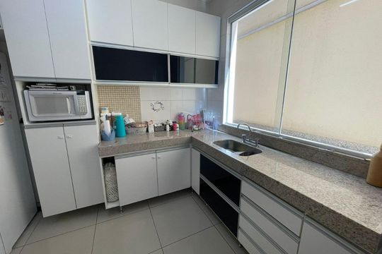 Casa à venda com 3 quartos, 240m² em Cabral, Contagem
