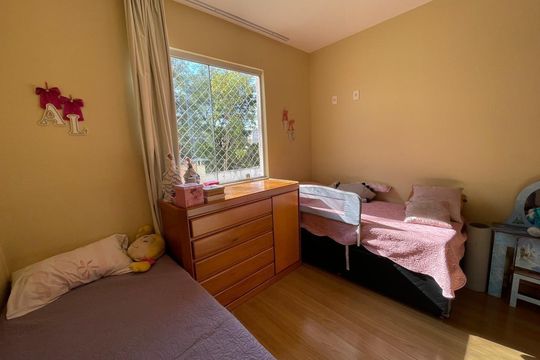 Casa à venda com 3 quartos, 240m² em Cabral, Contagem