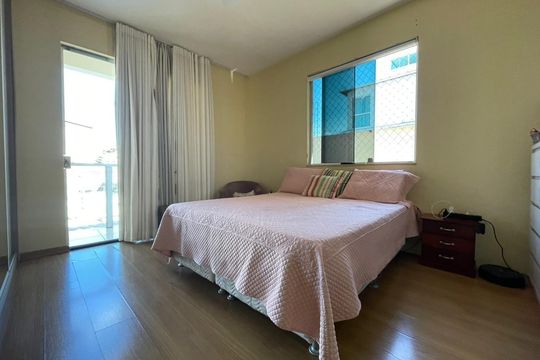 Casa à venda com 3 quartos, 240m² em Cabral, Contagem