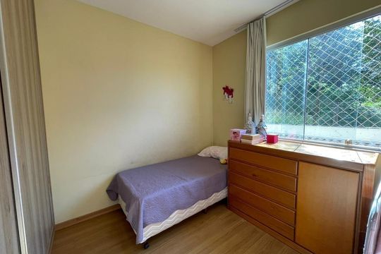 Casa à venda com 3 quartos, 240m² em Cabral, Contagem