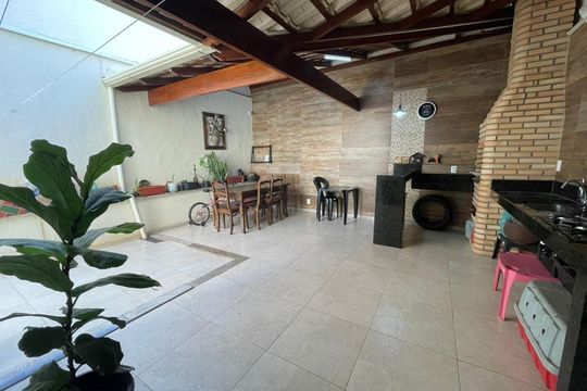 Casa à venda com 3 quartos, 240m² em Cabral, Contagem