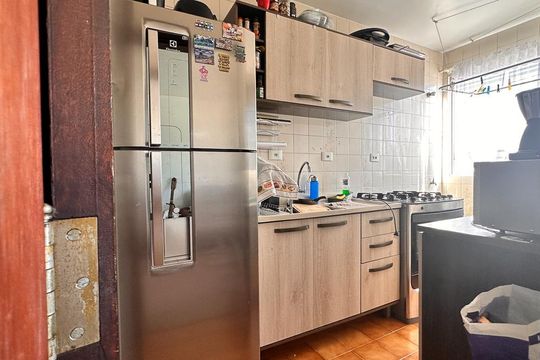 Cozinha e Área de Serviço de apartamento à venda com 2 quartos, 54m² em Rebouças, Curitiba