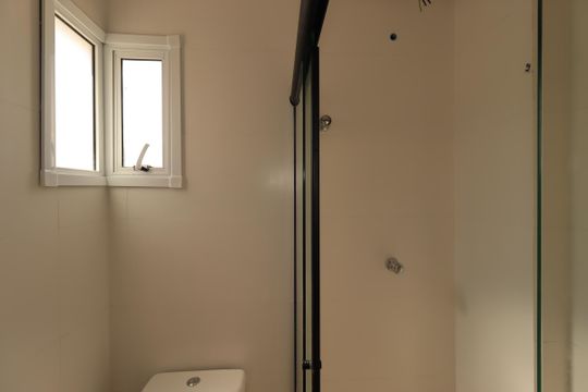 Banheiro da Suíte de apartamento à venda com 2 quartos, 68m² em Vila Curuçá, Santo André