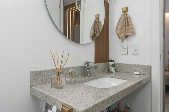 Banheiro Social de apartamento à venda com 2 quartos, 67m² em São Sebastião, Porto Alegre