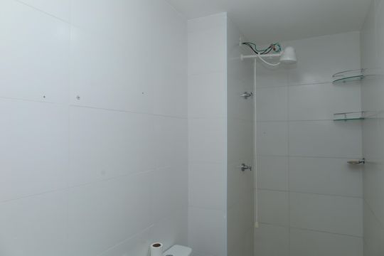 Banheiro de apartamento para alugar com 2 quartos, 34m² em Parque Dom Joao Neri, São Paulo