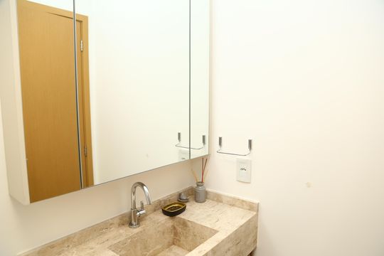 Detalhe do banheiro de kitnet/studio para alugar com 1 quarto, 46m² em Setor Marista, Goiânia
