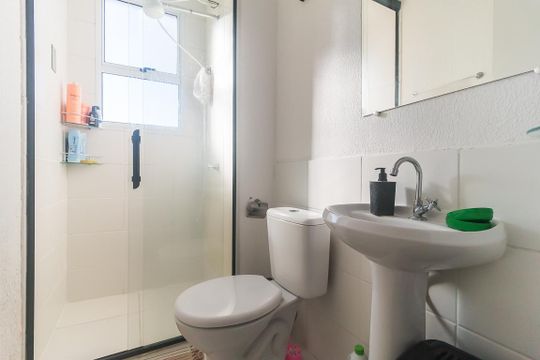Banheiro de apartamento para alugar com 2 quartos, 48m² em Vila Monteiro, Poá