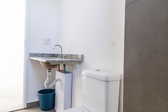 Banheiro da Suíte de apartamento à venda com 2 quartos, 64m² em Alphaville Empresarial, Barueri