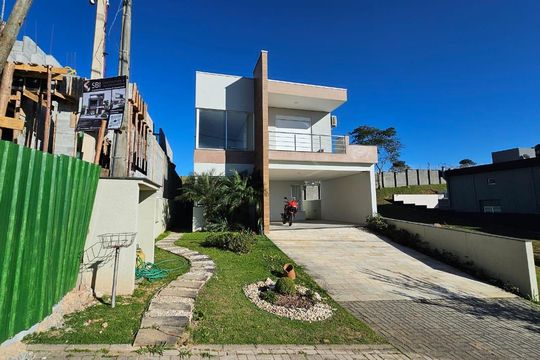 Fachada de casa de condomínio para alugar com 3 quartos, 280m² em Jardim Odete, Itaquaquecetuba