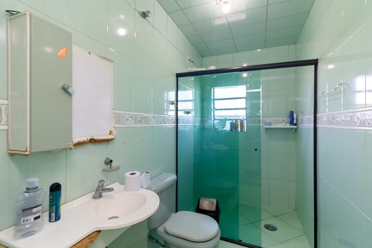 Banheiro 2 de casa à venda com 4 quartos, 300m² em Jardim Lageado, São Paulo