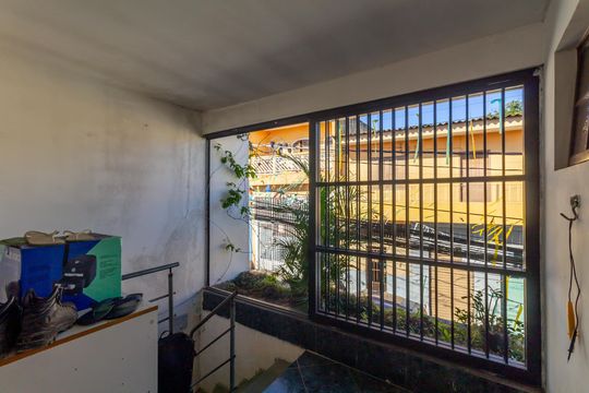 Escada de casa à venda com 4 quartos, 300m² em Jardim Lageado, São Paulo