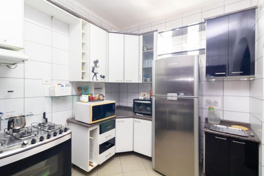 Cozinha 2 de casa à venda com 4 quartos, 300m² em Jardim Lageado, São Paulo