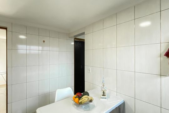 Cozinha  de apartamento à venda com 2 quartos, 42m² em Conjunto Habitacional Padre Manoel de Paiva, São Paulo