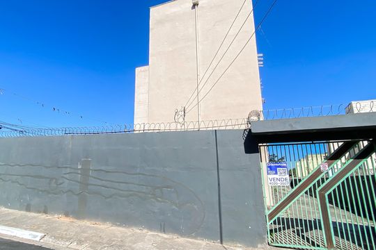 Fachada + placa  de apartamento à venda com 2 quartos, 42m² em Conjunto Habitacional Padre Manoel de Paiva, São Paulo