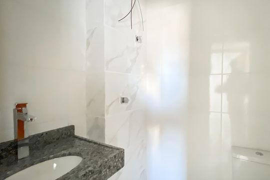 Banheiro  de apartamento à venda com 2 quartos, 36m² em Vila Santana, São Paulo