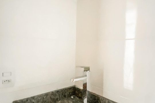 Banheiro  de apartamento à venda com 2 quartos, 37m² em Vila Santana, São Paulo