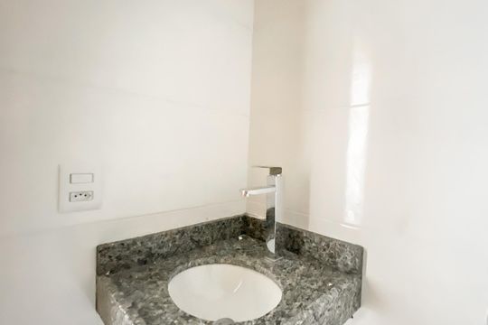 Banheiro  de apartamento à venda com 2 quartos, 37m² em Vila Santana, São Paulo