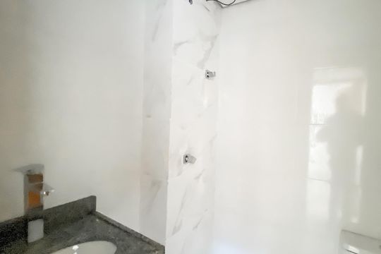 Banheiro  de apartamento à venda com 2 quartos, 37m² em Vila Santana, São Paulo