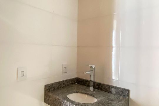 Banheiro de apartamento à venda com 1 quarto, 36m² em Vila Santana, São Paulo