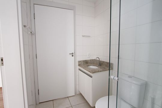 Banheiro de apartamento à venda com 2 quartos, 52m² em Buritis, Belo Horizonte