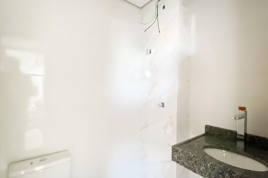 Banheiro  de apartamento à venda com 2 quartos, 36m² em Vila Santana, São Paulo