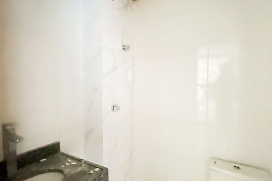 Banheiro  de apartamento à venda com 2 quartos, 36m² em Vila Santana, São Paulo