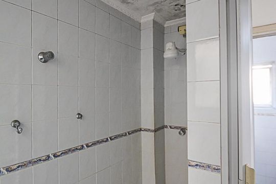 Banheiro de kitnet/studio para alugar com 1 quarto, 33m² em Assunção, São Bernardo do Campo