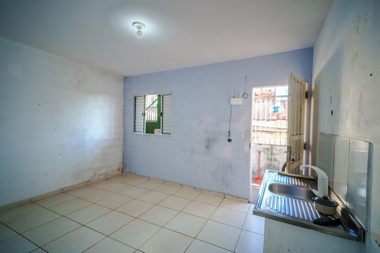 Banheiro de kitnet/studio para alugar com 1 quarto, 35m² em Jardim Paulo Vi, São Paulo