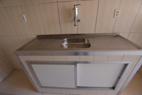Cozinha de apartamento à venda com 2 quartos, 47m² em Jardim Sulacap, Rio de Janeiro