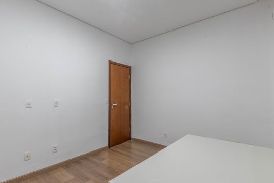 Casa à venda com 4 quartos, 291m² em Retiro, Nova Lima