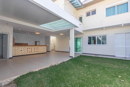 Casa à venda com 4 quartos, 291m² em Retiro, Nova Lima