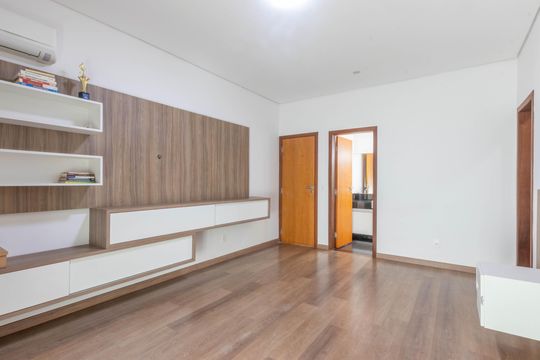 Casa à venda com 4 quartos, 291m² em Retiro, Nova Lima