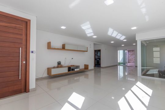 Casa à venda com 4 quartos, 291m² em Retiro, Nova Lima