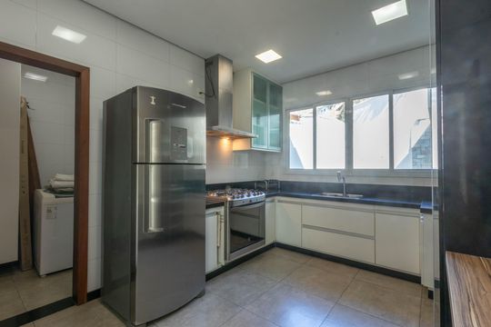 Casa à venda com 4 quartos, 291m² em Retiro, Nova Lima