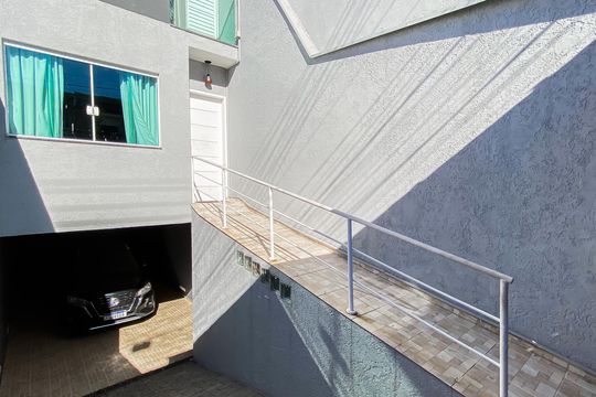 Garagem  de casa à venda com 2 quartos, 125m² em Vila Ré, São Paulo