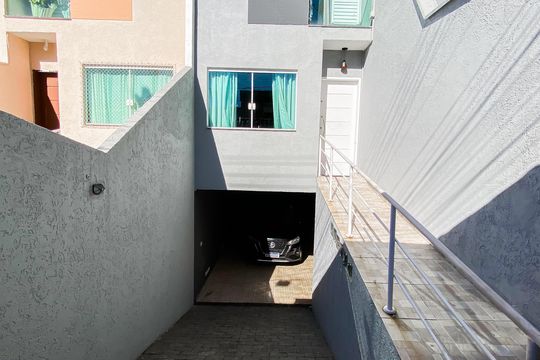 Garagem  de casa à venda com 2 quartos, 125m² em Vila Ré, São Paulo