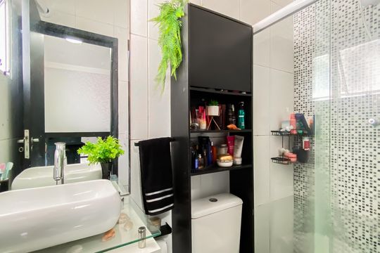 Banheiro da Suíte de casa à venda com 2 quartos, 125m² em Vila Ré, São Paulo