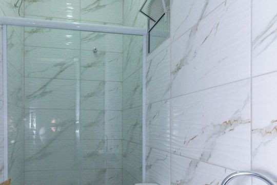 Banheiro de casa para alugar com 1 quarto, 50m² em Vila Mangalot, São Paulo