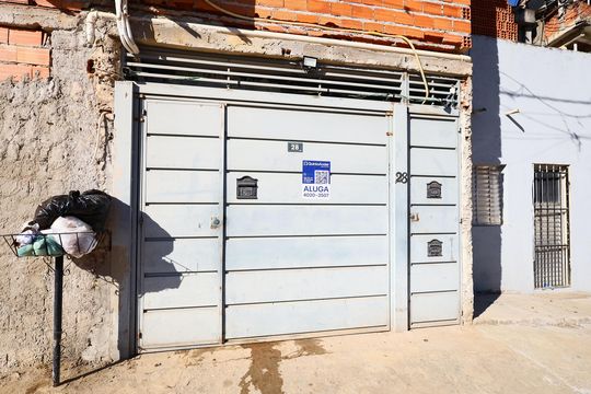 Fachada de casa para alugar com 1 quarto, 60m² em Rochdale, Osasco