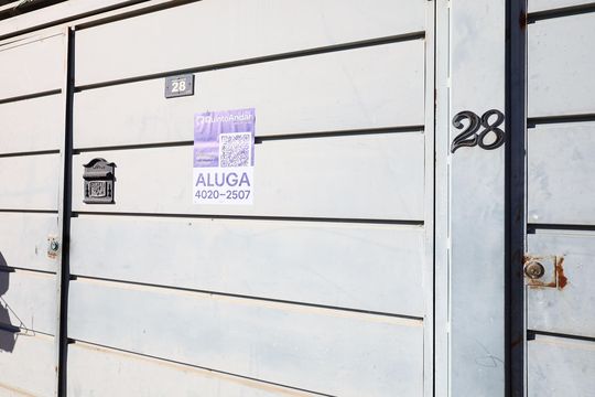 Fachada de casa para alugar com 1 quarto, 60m² em Rochdale, Osasco