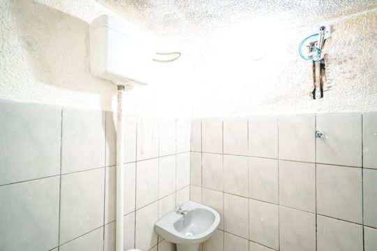 Banheiro de kitnet/studio para alugar com 1 quarto, 35m² em Jardim Paulo Vi, São Paulo