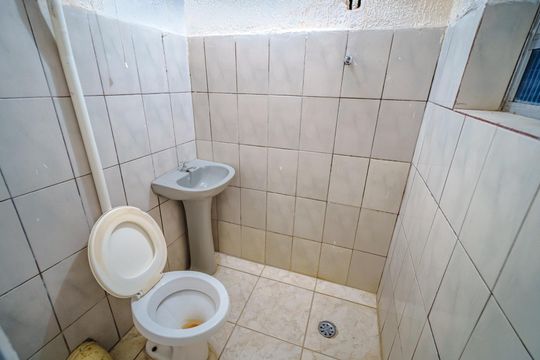 Banheiro de kitnet/studio para alugar com 1 quarto, 35m² em Jardim Paulo Vi, São Paulo