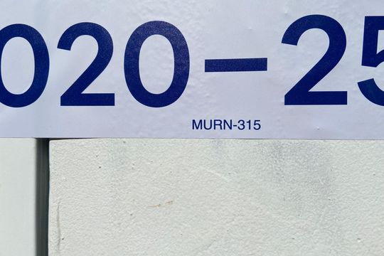Fachada instalação da placa cod MURN-315 de casa para alugar com 3 quartos, 185m² em Jardim Peri Peri, São Paulo